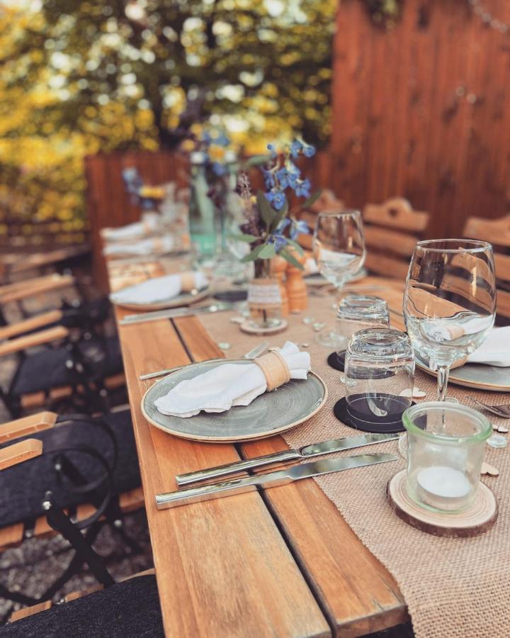 Hotel & Restaurant Gruener Baum Merzhausen エクステリア 写真