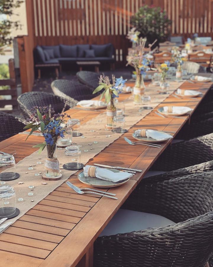 Hotel & Restaurant Gruener Baum Merzhausen エクステリア 写真