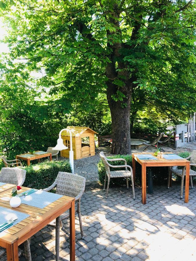 Hotel & Restaurant Gruener Baum Merzhausen エクステリア 写真