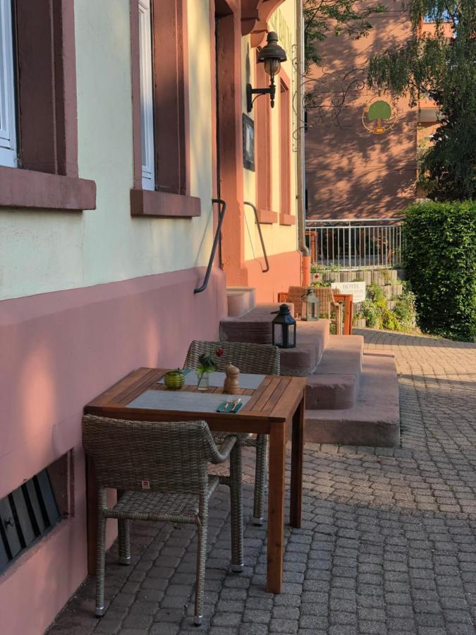 Hotel & Restaurant Gruener Baum Merzhausen エクステリア 写真